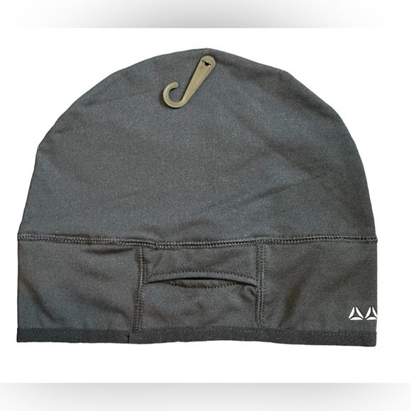 NWT - Reebok Active Beanie With Pony Tail Slot. - Picture 6 of 8